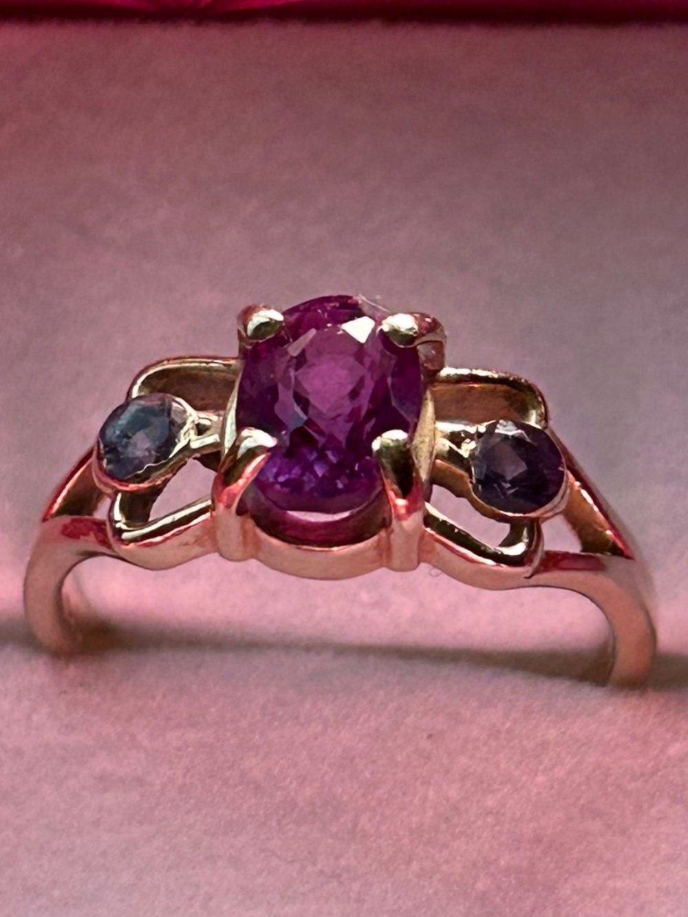 14Kt White Gold Sapphire And Alexandrite Ring